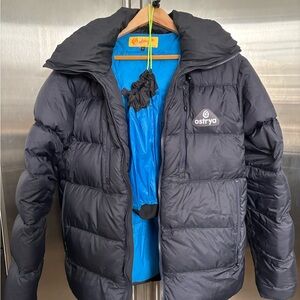 Ostrya Black Puffer Jacket